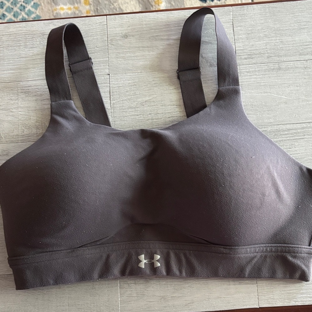 Under Armour Women's Black Sports Bra - Supportive Comfort Size Small